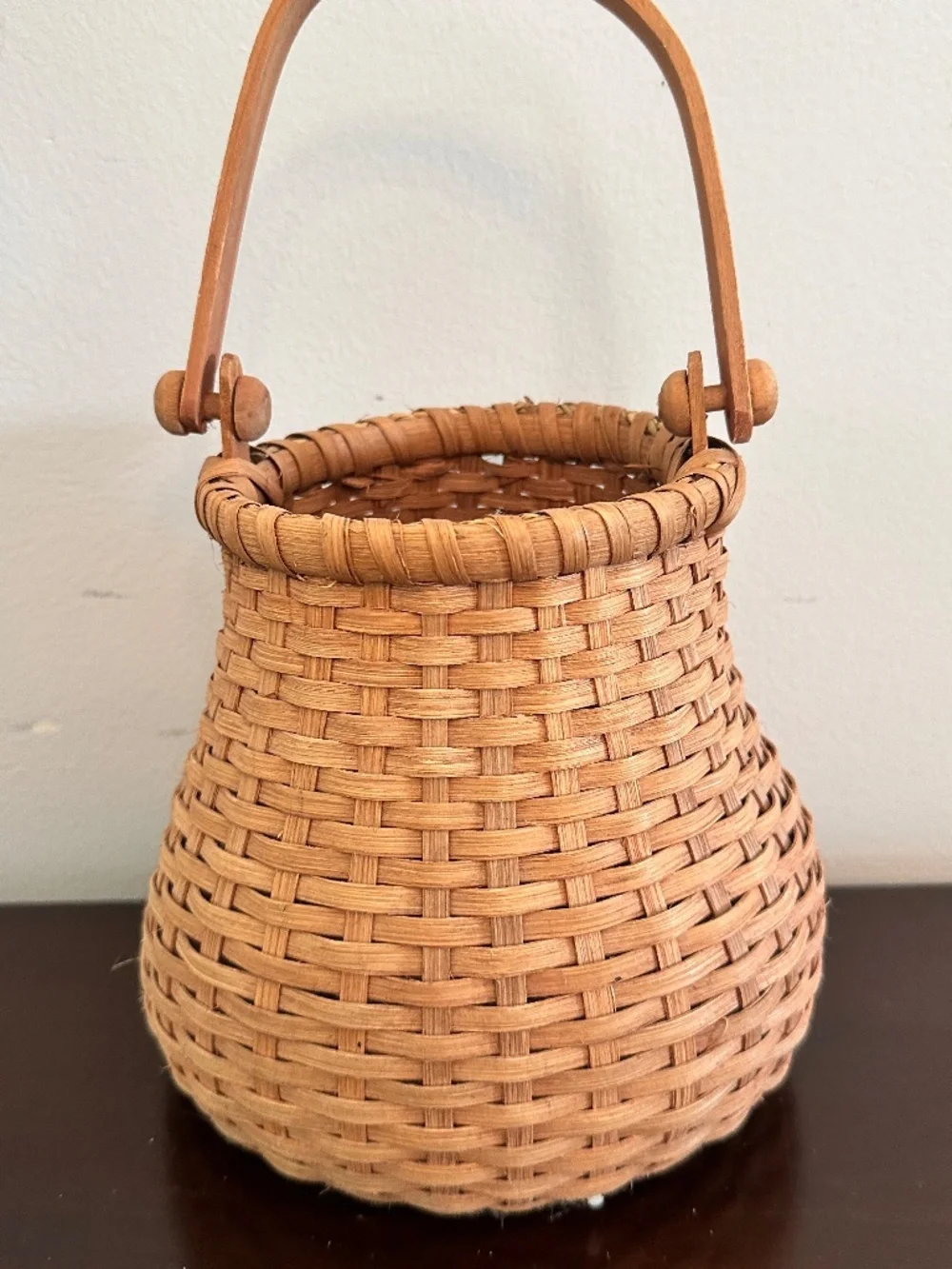 VTG 1999 Pear-Shaped Weaved, Handle Hinged Basket 7